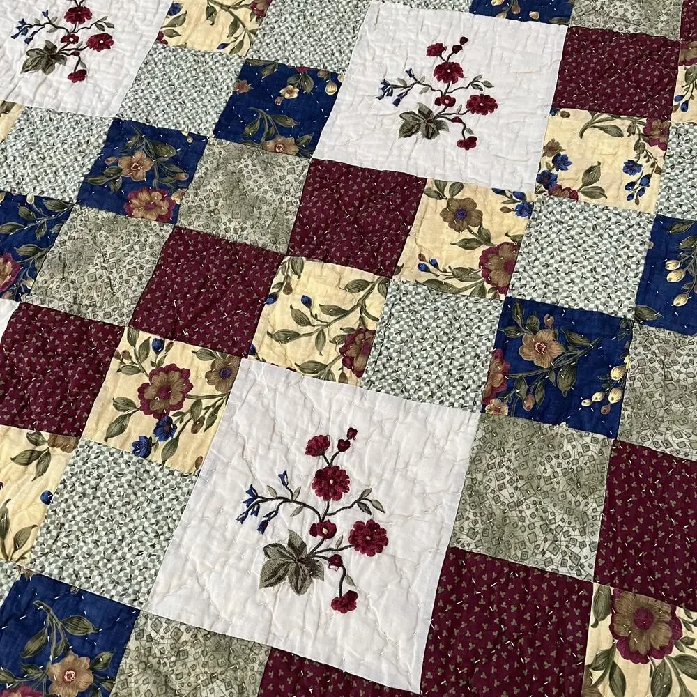 Vintage Quit Hand Quilted Embroidered Floral Patchwork Scallop Trim 84